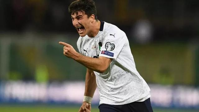 不难发现她 不难发现她